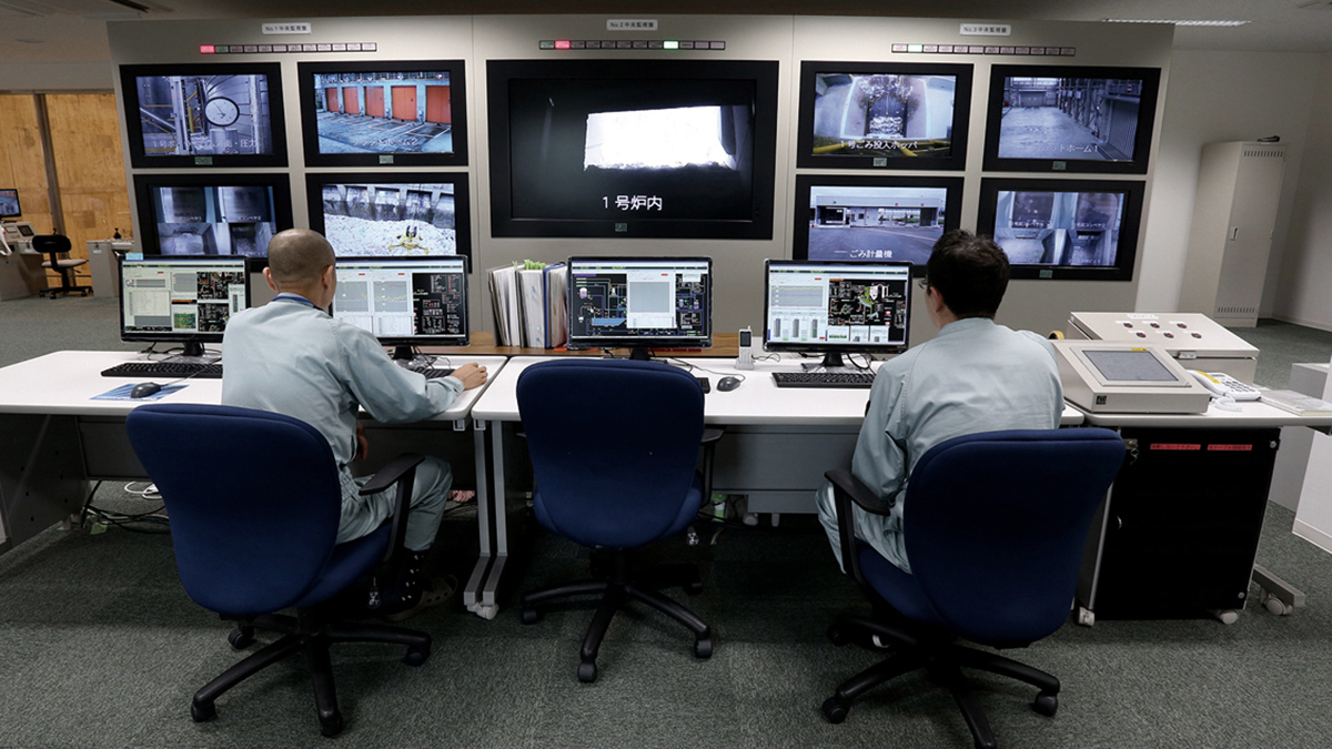 The 41,504 square-meter high-tech facility is operated by a lean crew of about 30 members. A central control room is a “nerve center,” where all operations and equipment are monitored.