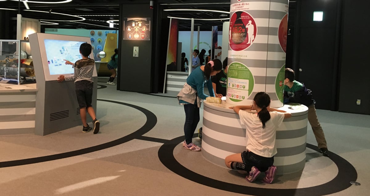 School children on educational field trips create a lively atmosphere. Exhibits are simple enough for adults to comprehend!