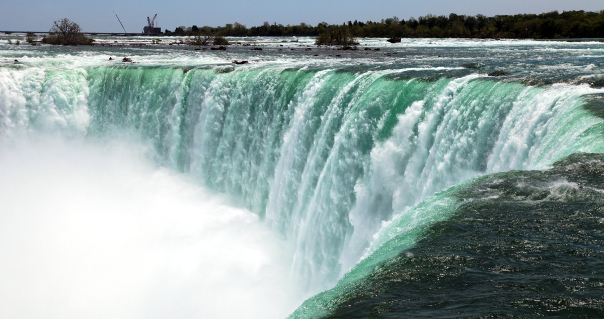 US thermoelectric power plants consume more than twice the annual water flow over Niagara Falls