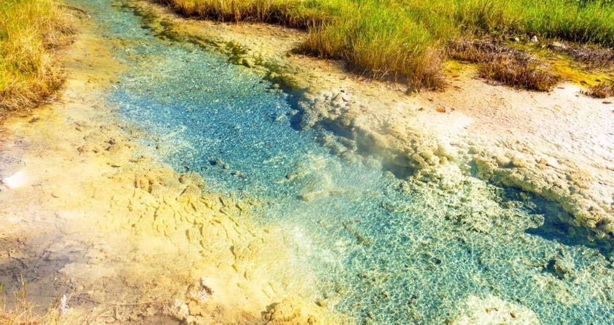 Naturally occurring white hydrogen can sometimes be seen seeping out of the ground.