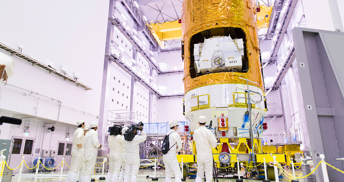 HTV 7 (KOUNOTORI 7) at the Second Spacecraft Test and Assembly Building, Tanegashima Space Center. Image by JAXA