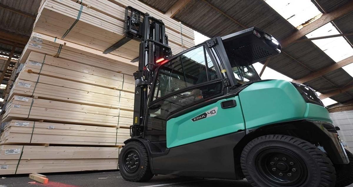 the-electric-forklift-trucks-making-warehouses-safer-and-more-efficient.jpg